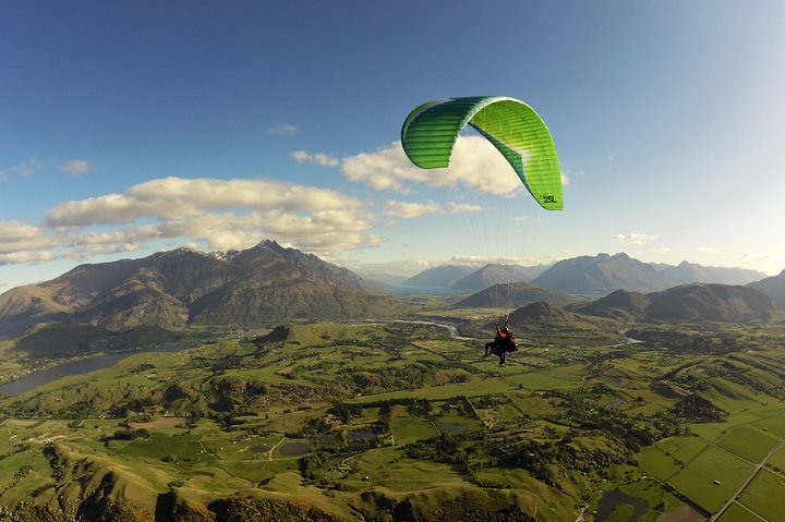 Soar high above the breathtaking Wakatipu valley experiencing the freedom of flight with expert pilots. Enjoy stunning mountain views and the thrill of gliding through the open sky.